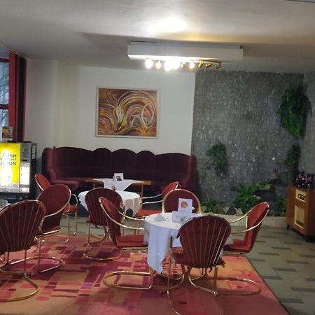 Hotel Apollo Valašské Meziříčí Kültér fotó