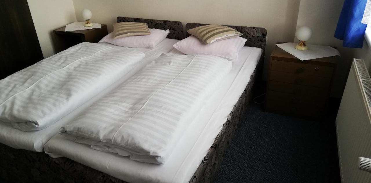 Hotel Apollo Valašské Meziříčí Kültér fotó