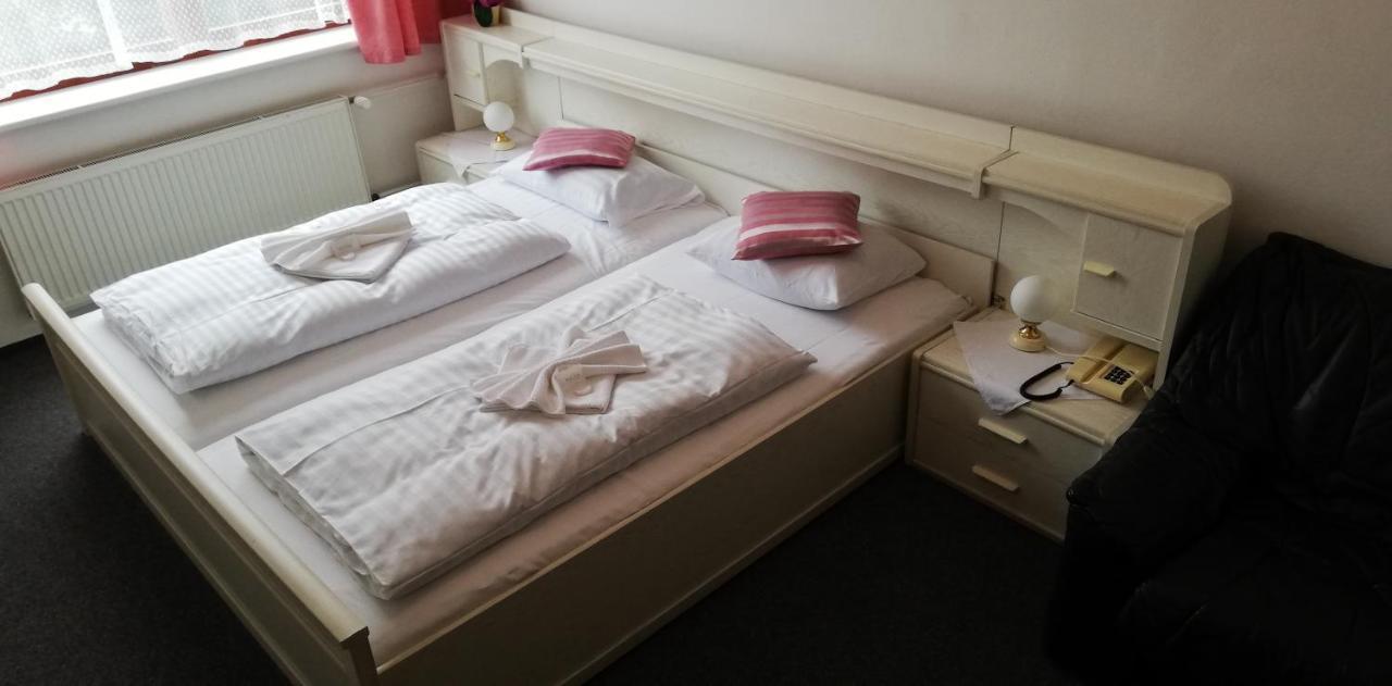 Hotel Apollo Valašské Meziříčí Kültér fotó