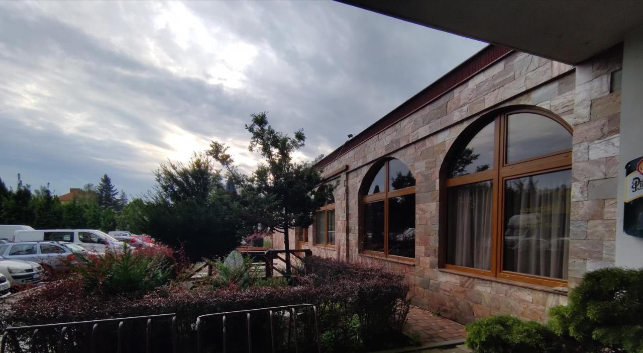 Hotel Apollo Valašské Meziříčí Kültér fotó