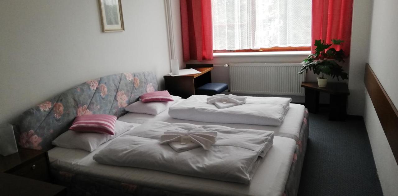 Hotel Apollo Valašské Meziříčí Kültér fotó