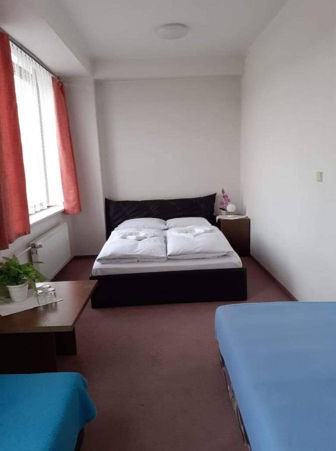 Hotel Apollo Valašské Meziříčí Kültér fotó